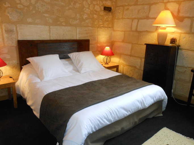Bedroom 2, Les Logis du Roy, Gironde