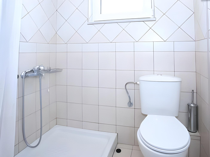 Bathroom 4, Artemis Apartments, Crete