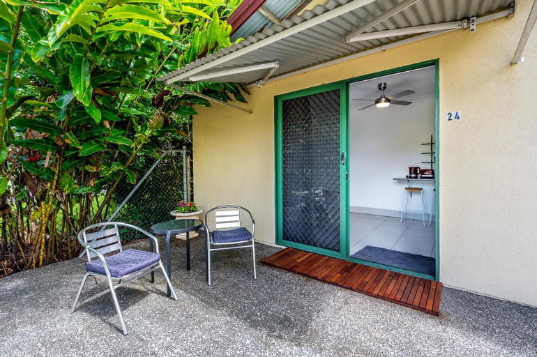 Tropical Lodge, Johnstone