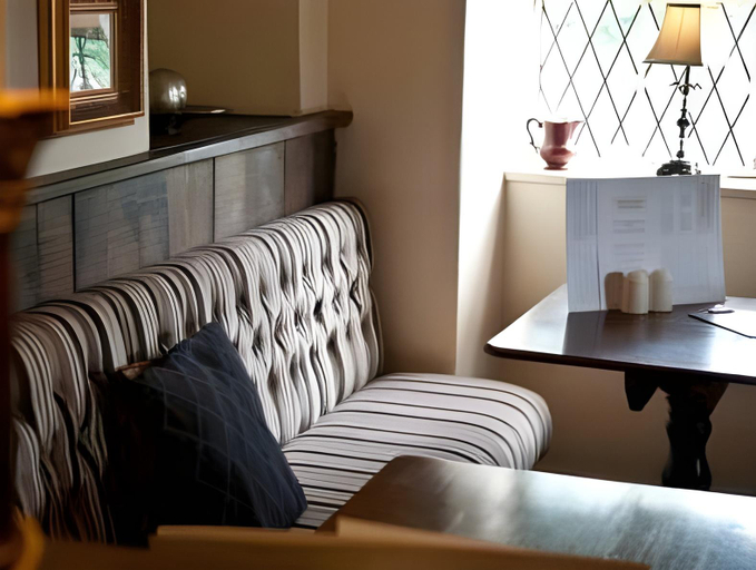 Food & Drinks 4, The St George and Dragon by Innkeeper's Collection, Devon