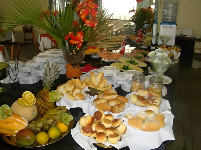 Food & Drinks 16
