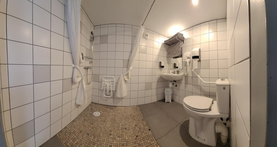 Bathroom 3, Logis Hotel Le Vanseen, Ardèche
