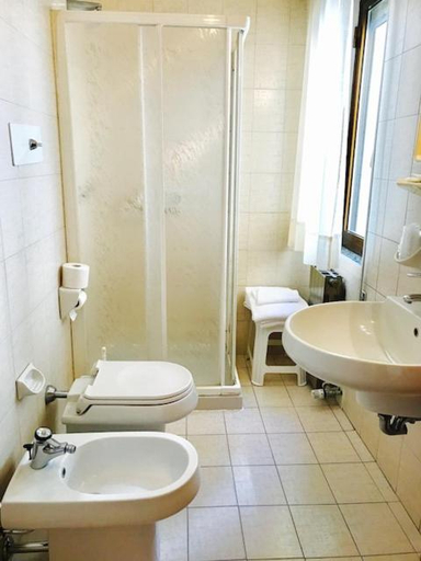 Bathroom 3, Hotel 2 Magnolie, Brescia