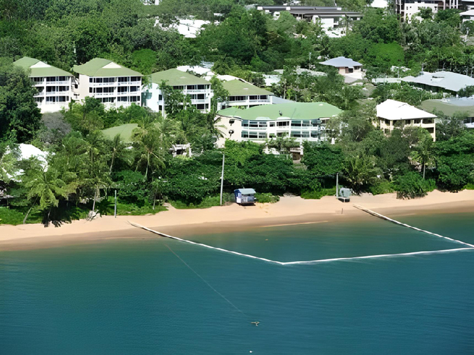 Others 3, Famous Beach-front Dome @ Trinity Beach; Sleeps 4, Cairns