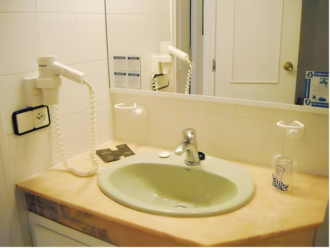 Bathroom 3, Aparthotel Ona Novelty, Tarragona