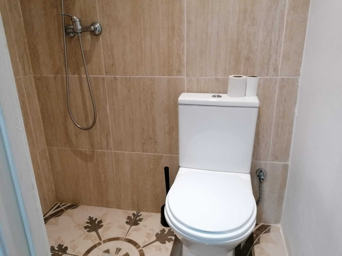 Bathroom 4, Open World Hostel, Lisbon