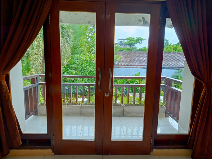 Exterior & Views 9