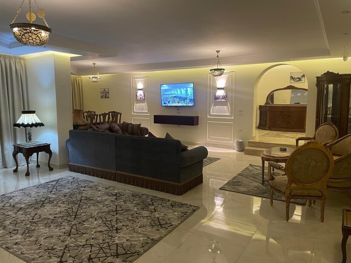 Others 5, pyramids boutique, Al-Ahram