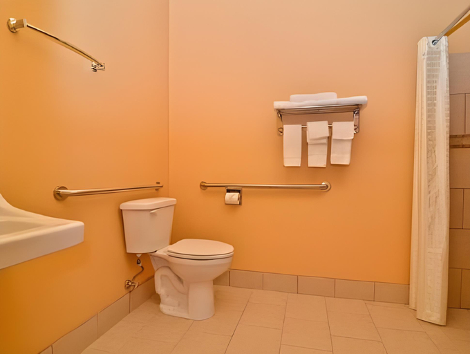 Bathroom 3, HiWay Inn Express of Broken Bow, McCurtain