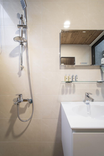 Bathroom 2, Hualien Cozy Inn Homestay, Hualien