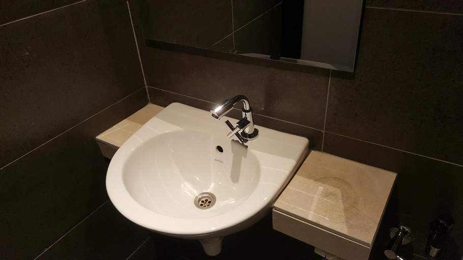 Bathroom 20