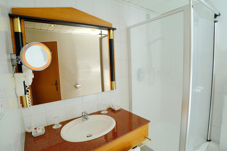 Bathroom 2, Hotel-restaurant Wanders, Kleve