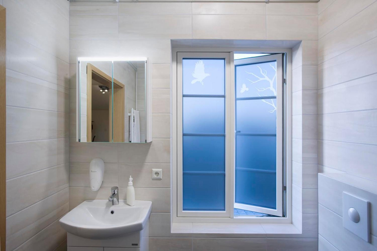 Bathroom 3, Hlid Fisherman's Village, Bessastaðahreppur