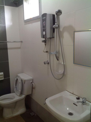 Bathroom 4, Hotel Morning Glory, Kudat