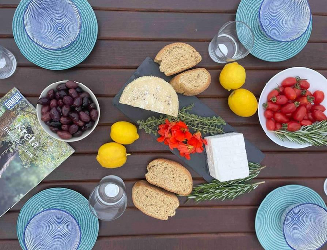Food & Drinks 5, Kalithea Studio 2, Crete