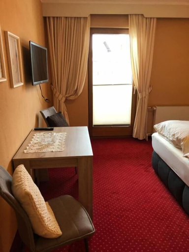 Bedroom 3, HOTEL ZUM SCHÜTZEN, Freudenstadt