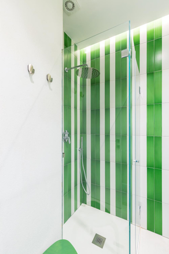 Bathroom 3, Starhost - MAZZINI APARTMENTS, a stone's throw from the seafront, shopping boulevard, pier and stati, Salerno