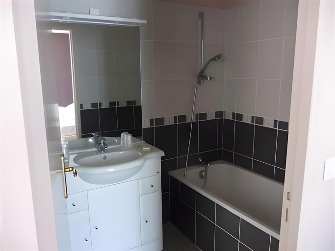 Bathroom 3, Logis - Hotel Restaurant du Parc, Aveyron