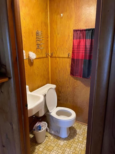 Bathroom, firehouse inn, Mackinac