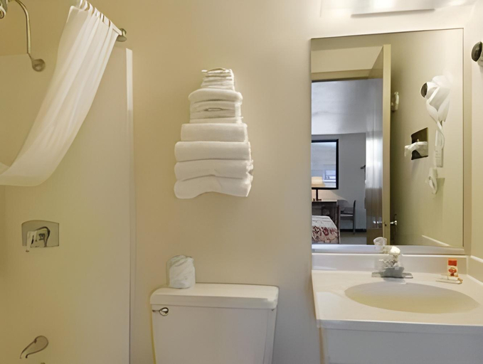 Bathroom 3, Fairbridge Inn And Suites, Lawrence