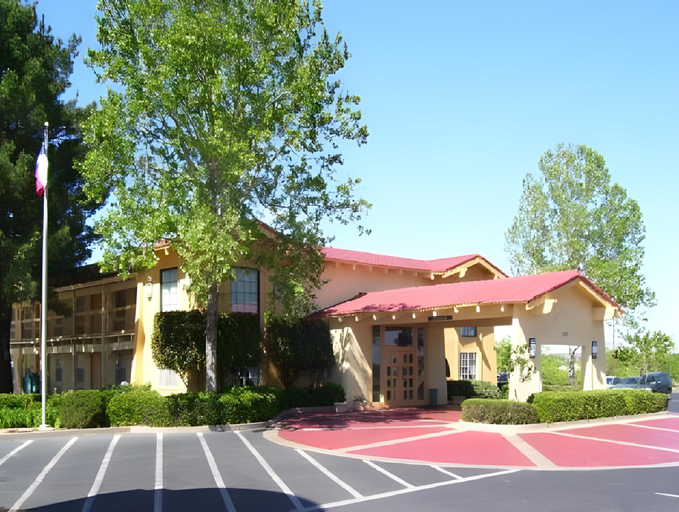 Exterior 1