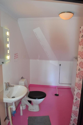 Bathroom 4, Kappelshamns Veranda, Gotland