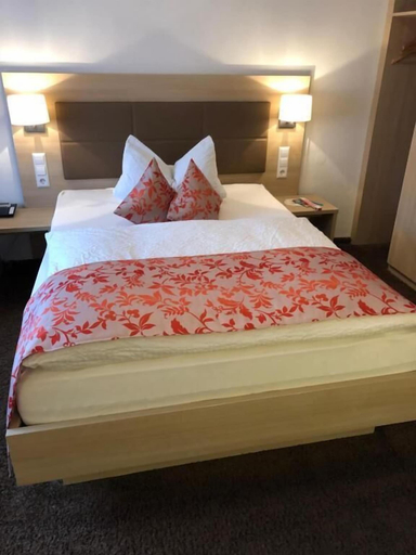 Bedroom 4, HOTEL ZUM SCHÜTZEN, Freudenstadt