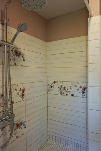 Others 4, Tunder Roza Apartman, Miskolci