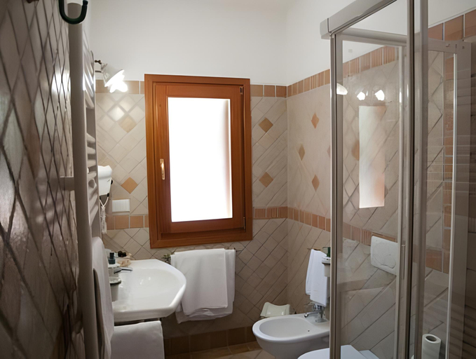 Bathroom 3, Affittacamere S'Alzola, Olbia-Tempio