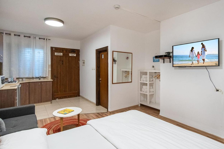 Others 3, Nof glili Mansion