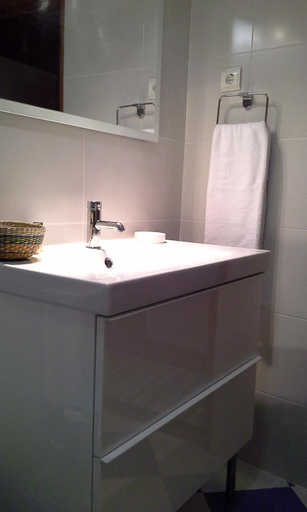 Bathroom 1, ChezVous Apartments, Lisbon