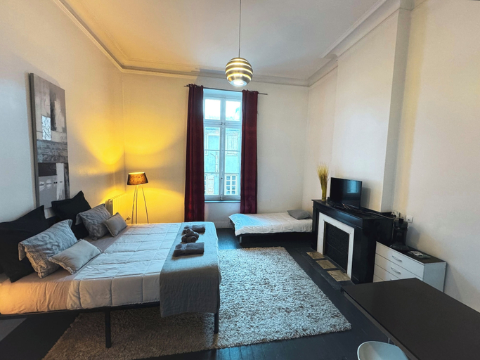 Bedroom 4, Les Cinq Lys, Aude