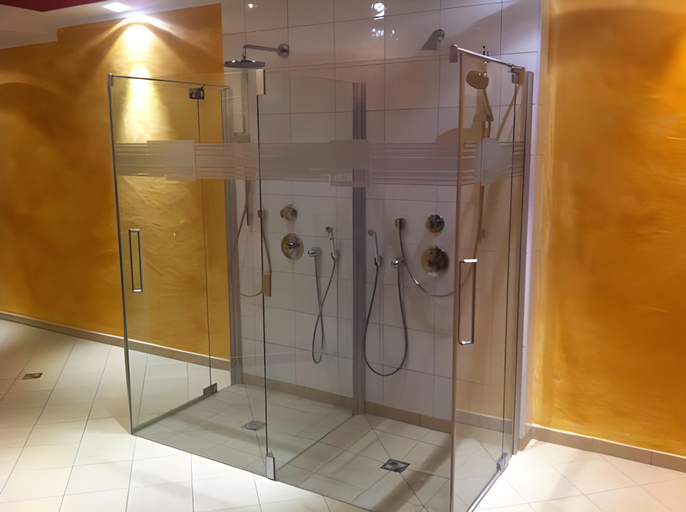 Bathroom 3, Hotel Auwirt, Zell am See