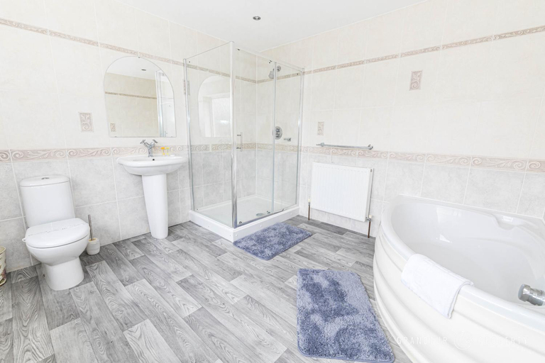 Bedroom 3, Talbot House by Grandeur Property, Bournemouth