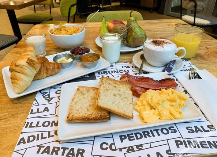 Food & Drinks 4, The Central House Porto Ribeira - Hostel, Porto