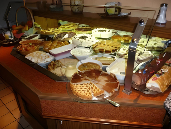 Food & Drinks 5, Logis Hotel Lons-le-Saunier - Restaurant Le Grill, Jura