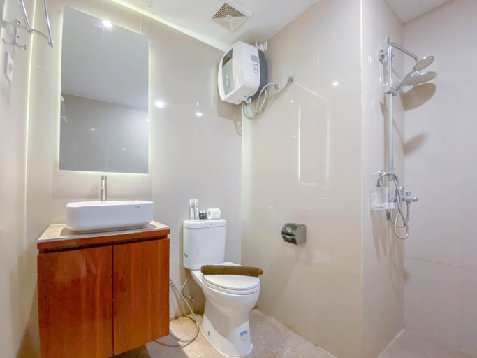 Bathroom 5, Good Choice Studio Apartment at Sentraland Semarang By Travelio, Semarang