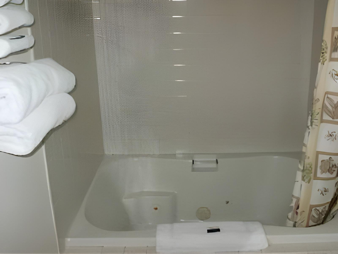 Bathroom 5, Cascade Lodge, Deschutes