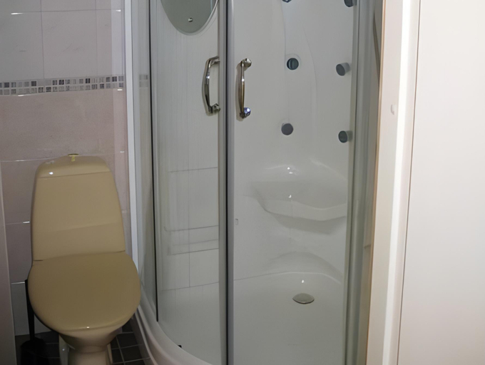 Bathroom 4, Kokemaen Seurahuone, Satakunta