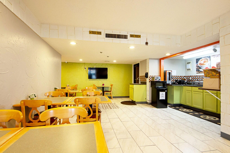 Food & Drinks 5, Americas Best Value Inn, Denton