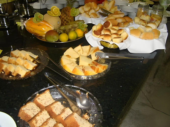 Food & Drinks 15