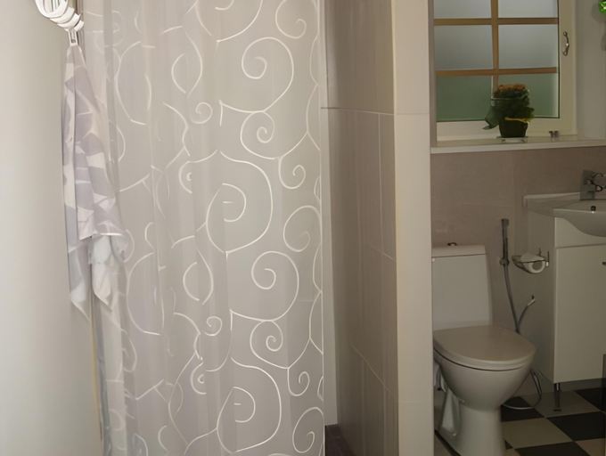 Bathroom 2, Ponka Guesthouse, Tori