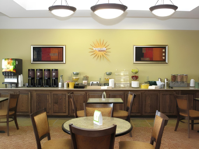 Food & Drinks 5, La Quinta Inn & Suites by Wyndham Dumas, Moore