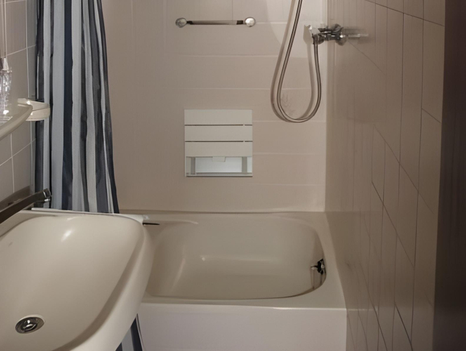 Bathroom 3, Hotel de Roode Leeuw, Wisch