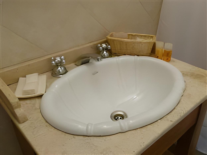 Bathroom 4, Tremun Rincon del Calafate Hotel, Lago Argentino
