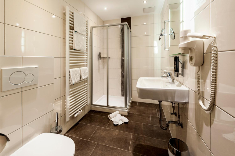 Bathroom 3, Hotel Hilker, Osnabrück