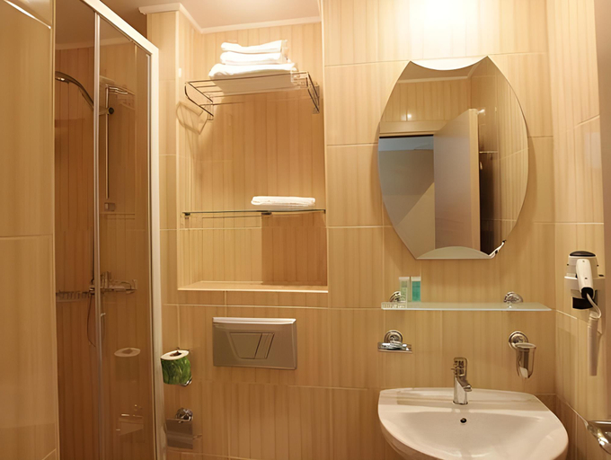 Bathroom 2, Pushcha Congress Hotel, Obolons'kyi