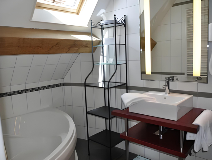 Bathroom 3, Hotel Relais De La Cote D'or, Côte-d'Or