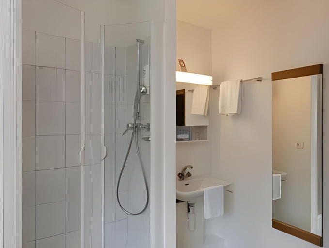 Bathroom 4, Schlosshotel - Self Check-In Hotel, Brig