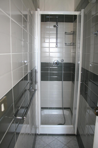 Bathroom 3, Hotel Rosalia, Imperia